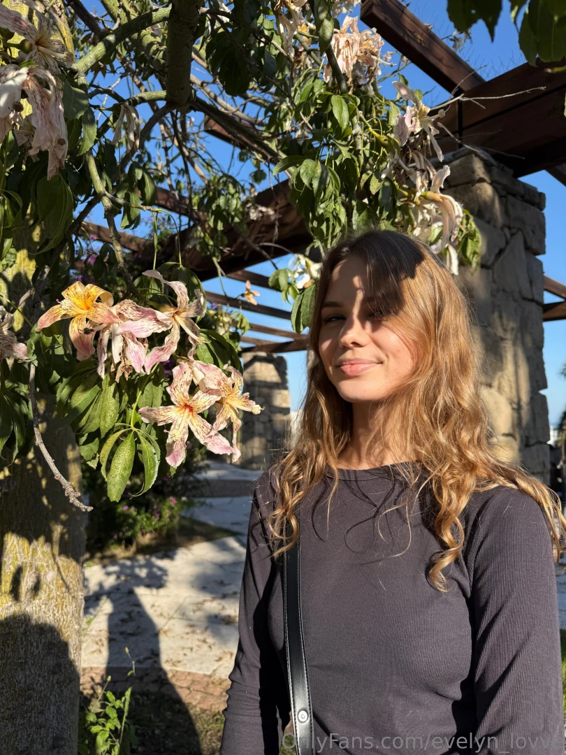 Do you like to travel guess where i am in the new photo and where 