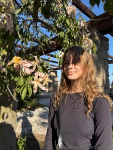 Do you like to travel guess where i am in the new photo and where