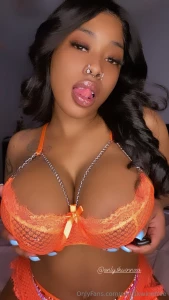 Orange look good on me