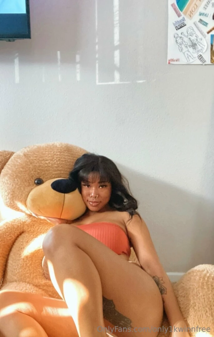 Don t i look so cute under my big bear 