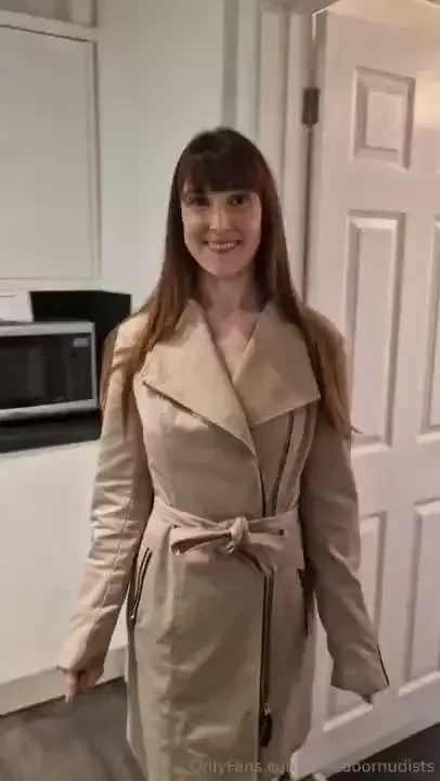 I love to be naked as much as possible and if you like the look of my 