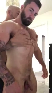 Oiled up muscleworship musclebuilder97