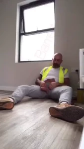 This really happens on a building site - who wants to walk in on me