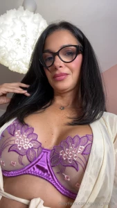 Kisses sweeter than honey and just as tempting