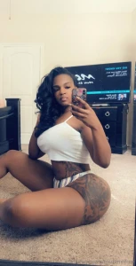 Have you ever seen curves more perfect than this babe