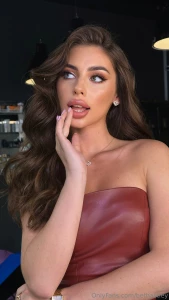 Years lovers glasses of wine - things you don t need to keep score