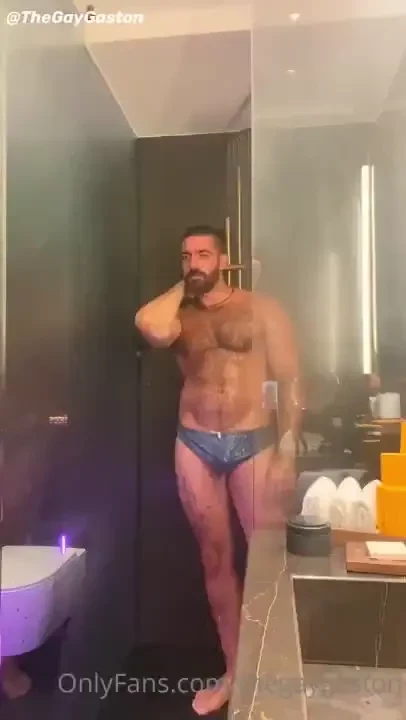 An uncensored look behind the scenes of my shower photoshoot in madrid 