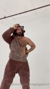 thegaygaston - Horny bear photoshoot bts 