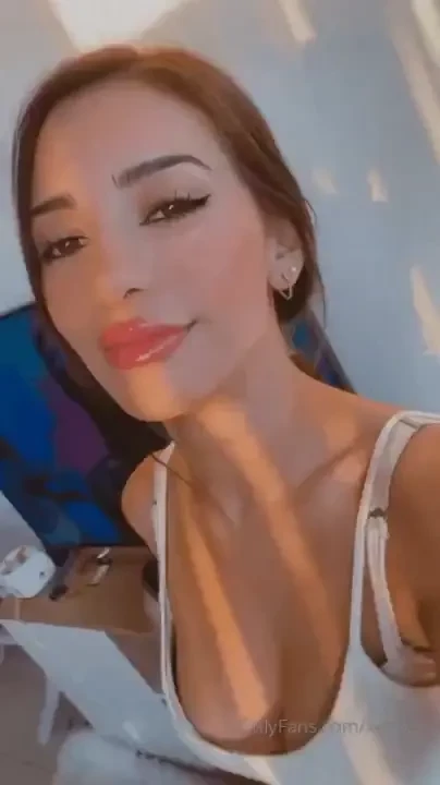 Do you want to enjoy my smile all day long baby 