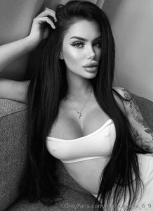 Who s dreaming of brunettes tonight