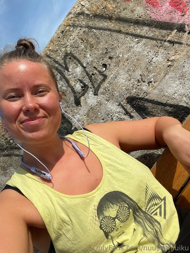 Hott i have walked too much i have to remember to myself to sit down 