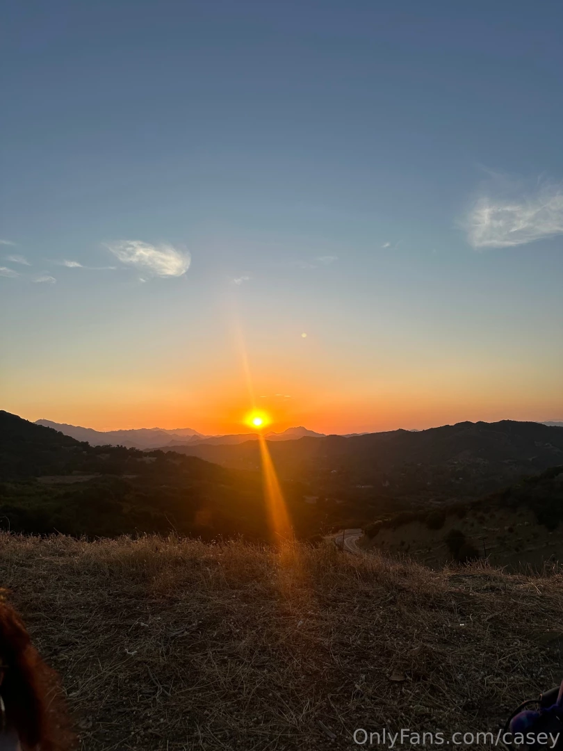 Having such a wholesome time look how beautiful the sunset is here 