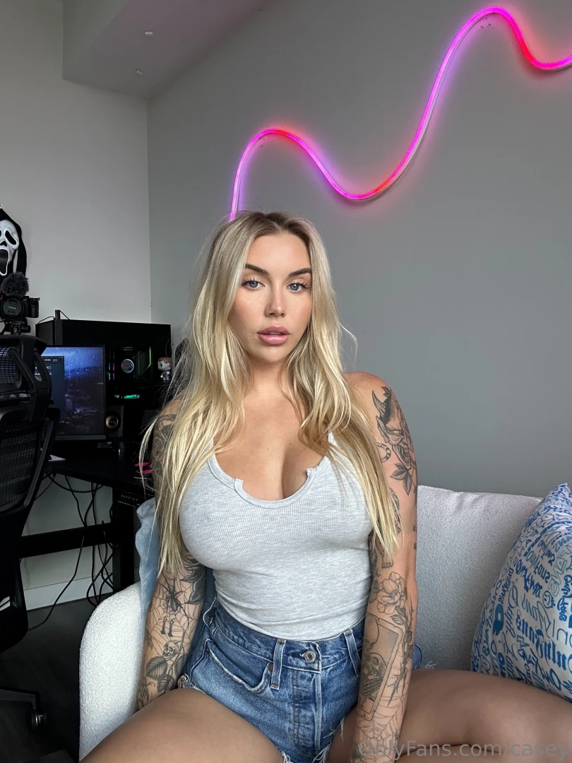 What games are you all playing right now i m dying to get locked into 