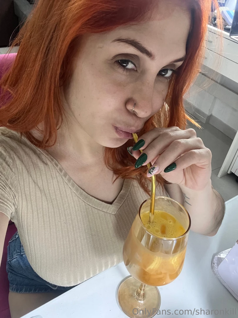 Mmm i m very thirsty and hot 