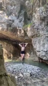 Bien s r qu il y avait du monde pas loin et que j ai d faire vite mais