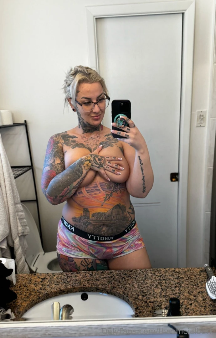 Got curves for days wanna see them sway comment yes 