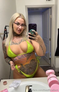 Don t tell your girlfriend i sent you these pics