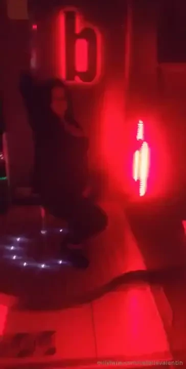 Pole dancing fun pole-dancing 