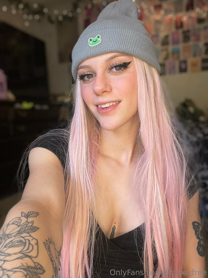 Hey my tiktok acct got banned pleaaase go follow and interact with my 