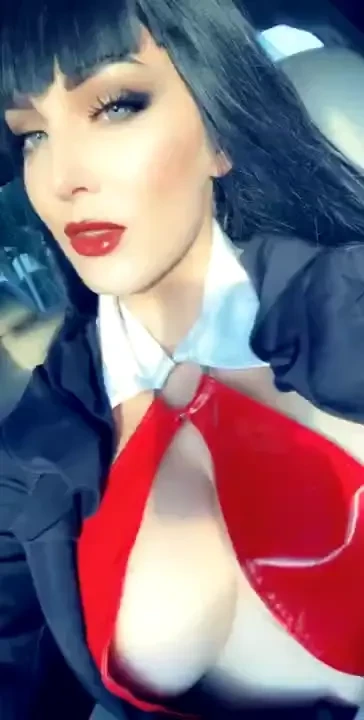 I read vampirella and i flew into my files to see what tasty treats i 