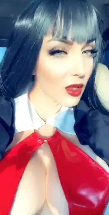 I read vampirella and i flew into my files to see what tasty treats i part 1 