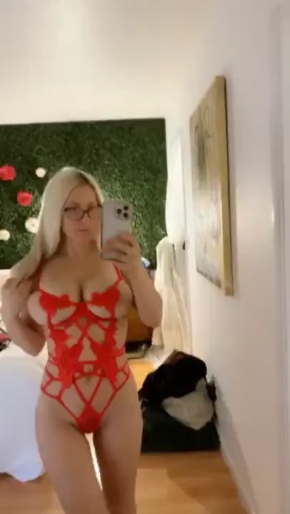 About to put on makeup and shoot a new fall vibes set i hope none of y 