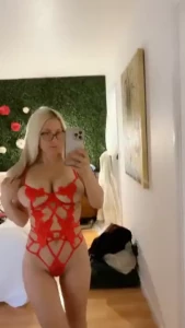 About to put on makeup and shoot a new fall vibes set i hope none of y