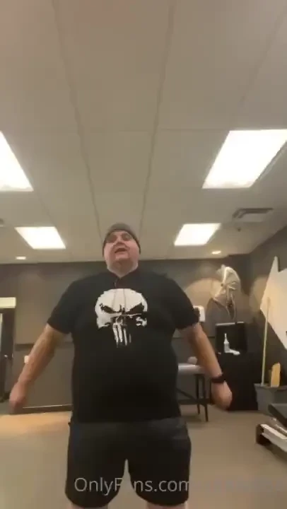 Halo all well sadly the benchpress goal for the night was not part 6 