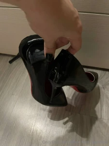 Who wanna custom with this shoes pics or vids