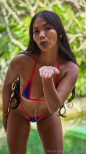 Flying kisses where you want to catch it