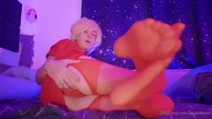 A video for feet lovers 3 get teased with these soft thights to the part 3