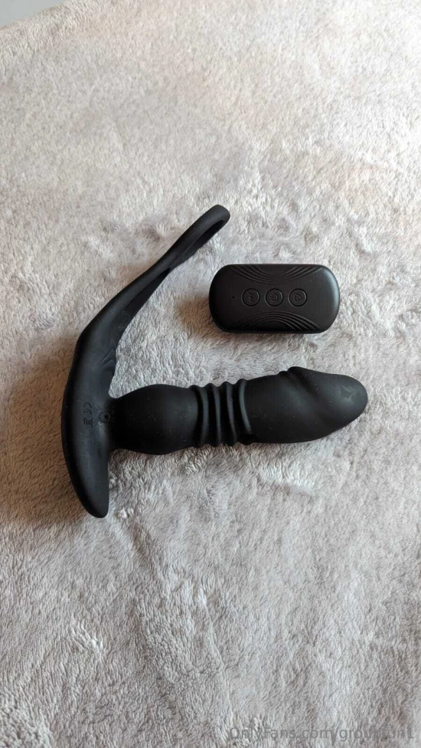Playing with my remote controlled dildo who wants to tip me so i can part 6 