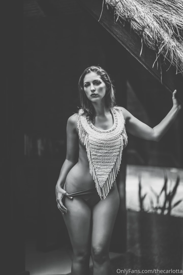 Timeless elegance in two tones 