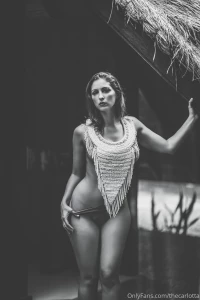 Timeless elegance in two tones