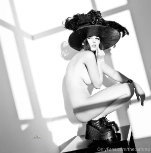 Double-tap if you agree confidence is the sexiest outfit