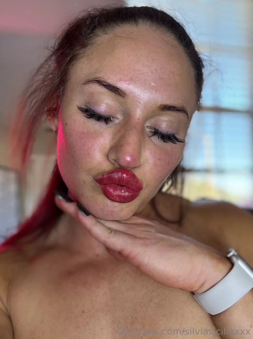 Stop everything and go sub to theevashtii she s my friend from the 