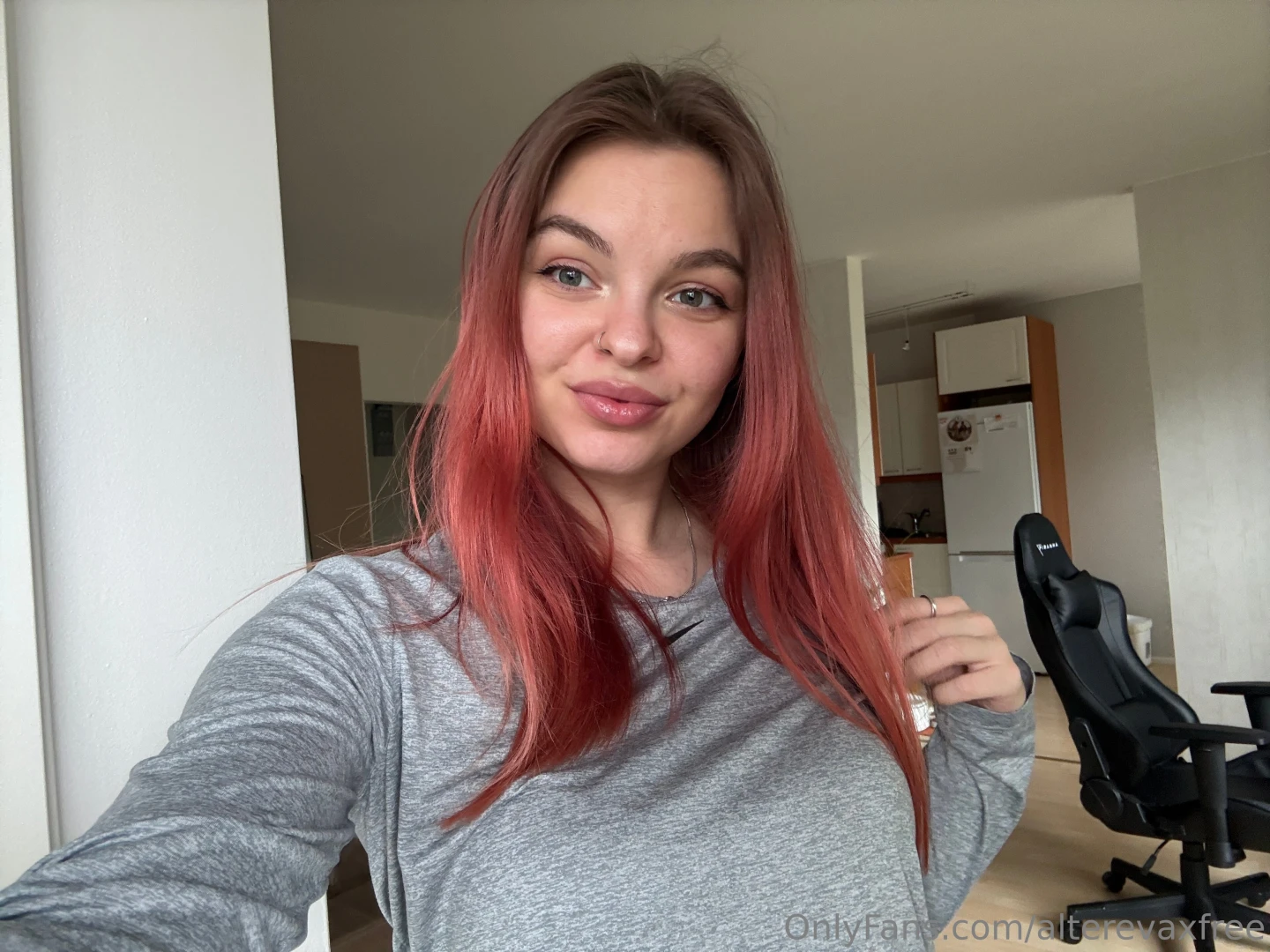 Hi there i m eva and if you asked me to describe myself in three words 