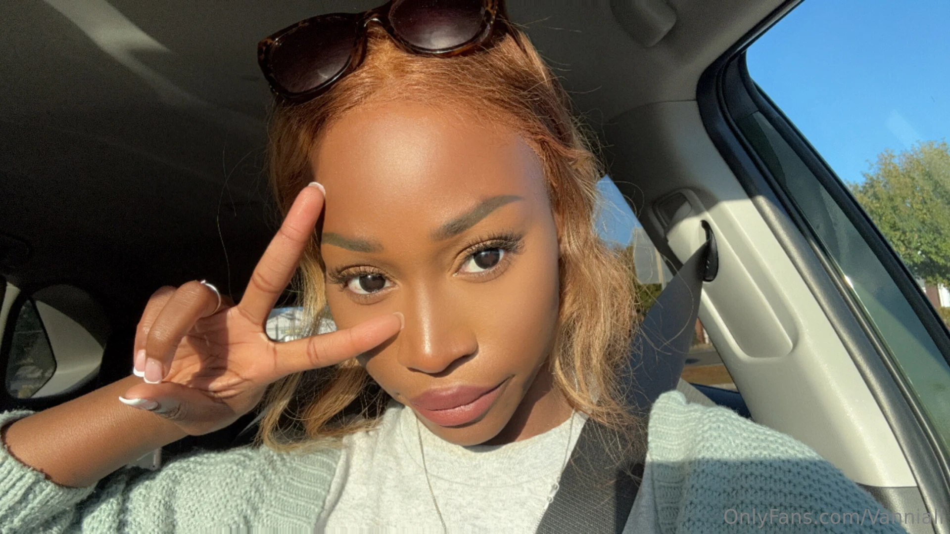Pulled over for a sec because the way this sun hits my face you d lose 
