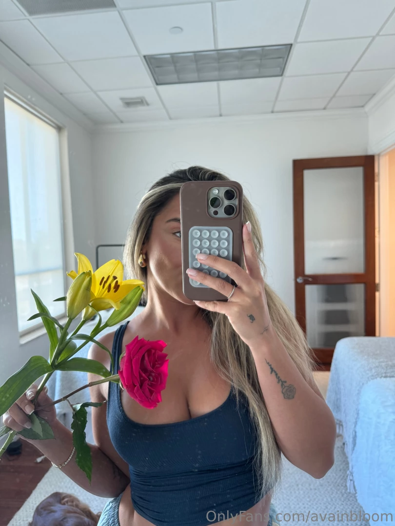 Don t we think these lilies and pink roses go beautifully together 