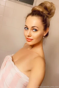 Happy monday morning guys enjoy my hot amp steamy bath video in your