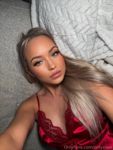 Who s awake come chat to me on https onlyfans com urevaa c26
