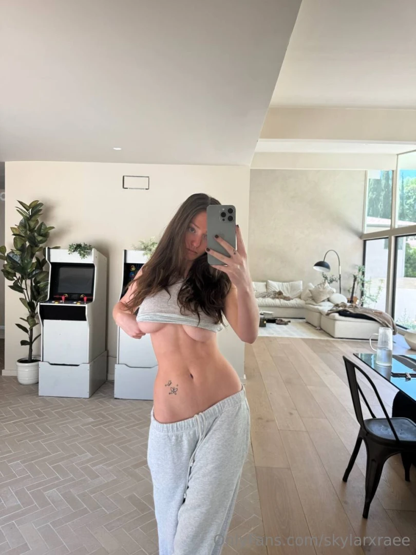 More or less underboob 