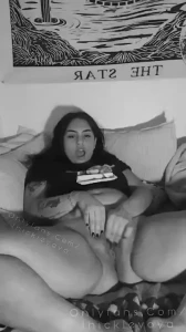 Quick lil vid i took of me playing with a vibrator n then fucking