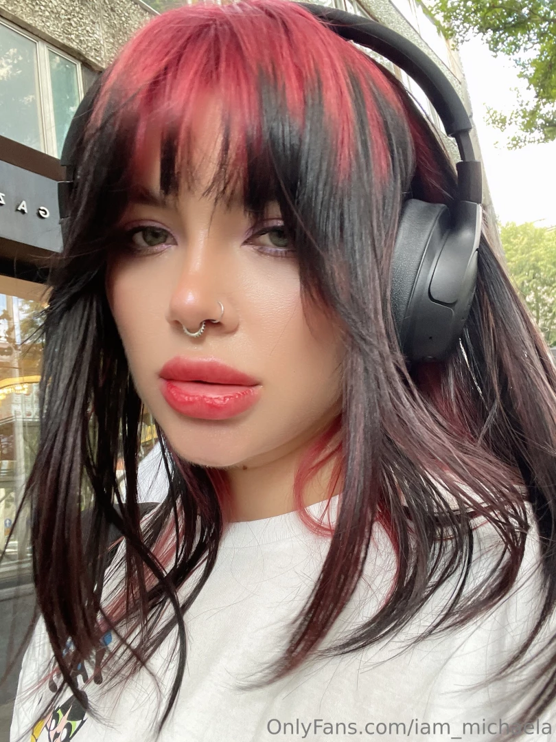 Last night i had the most mesmerizing dream i was floating among the 