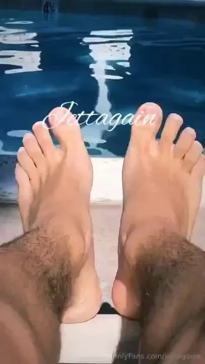 Give my toes a lil sucky suck 
