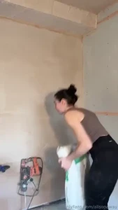 How many women do you know who can plaster amp look good doing it