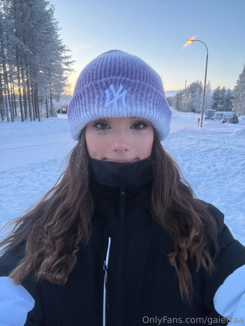 Snowflakes on my tongue but i m saving the real heat for later 