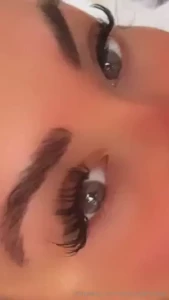 Fresh lashes n brows make me happy