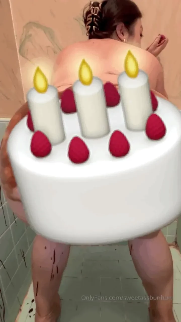 Who likes chocolate cake tip this post and i ll send you a special 