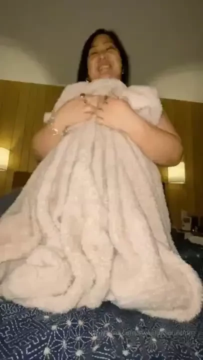 Come to bed tip this post and i ll send you a special gift gif 